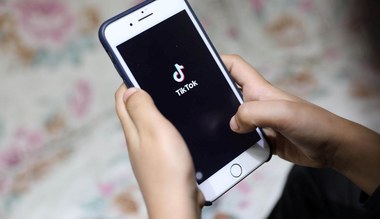 Detaje tronditëse/ 13-vjeçari u gjet i varur me litar në dhomë, shoku: Po realizonte video për Tik Tok 1