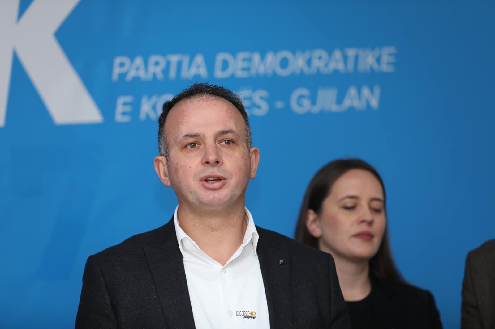 Edison Rashiti Kryetar i PDK-së dega në Gjilan, Riad Rashiti uron qytetarët me rastin ...
