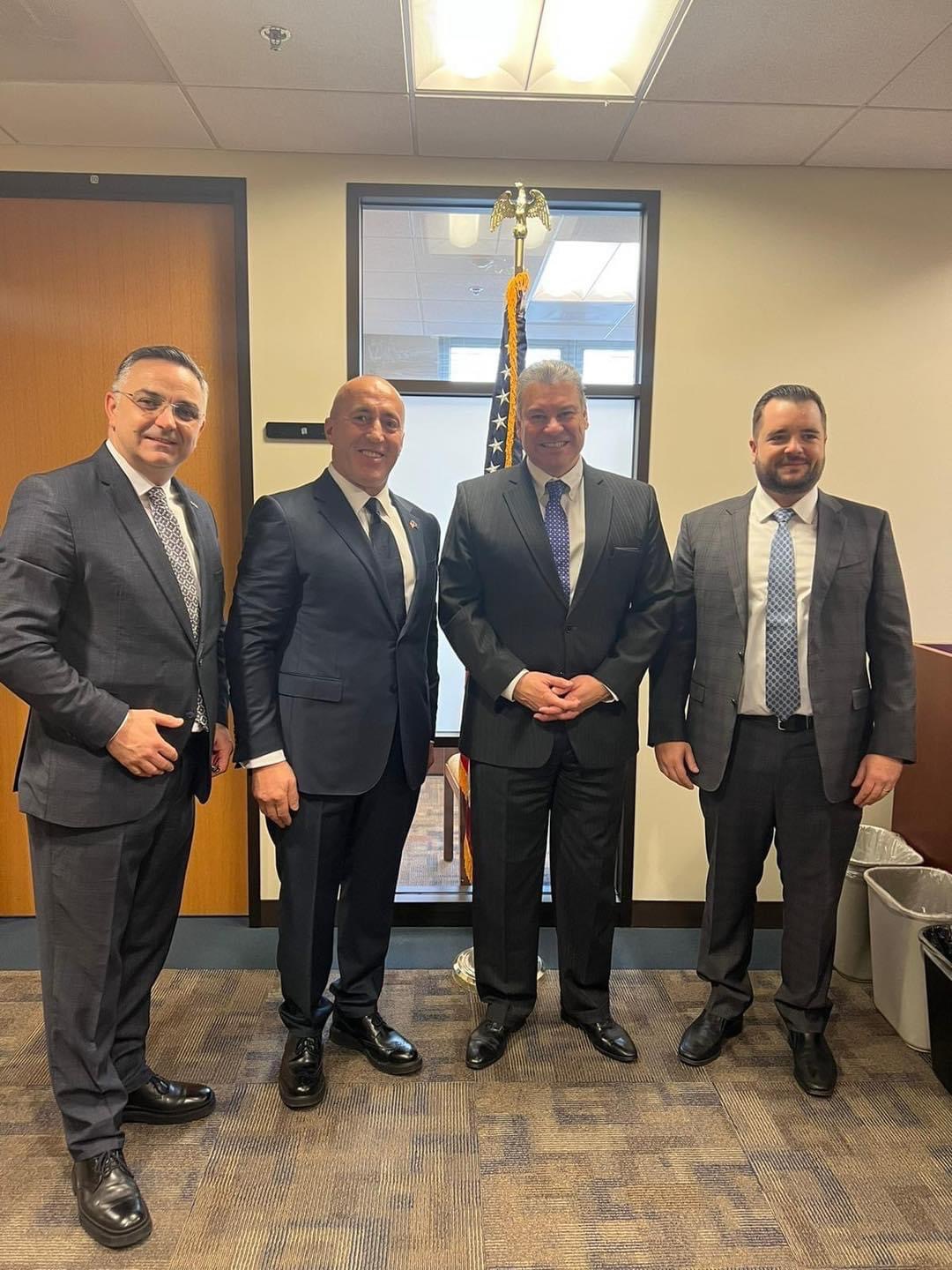 Ramush Haradinaj takon emisarin amerikan Gabriel Escobar në SHBA ...