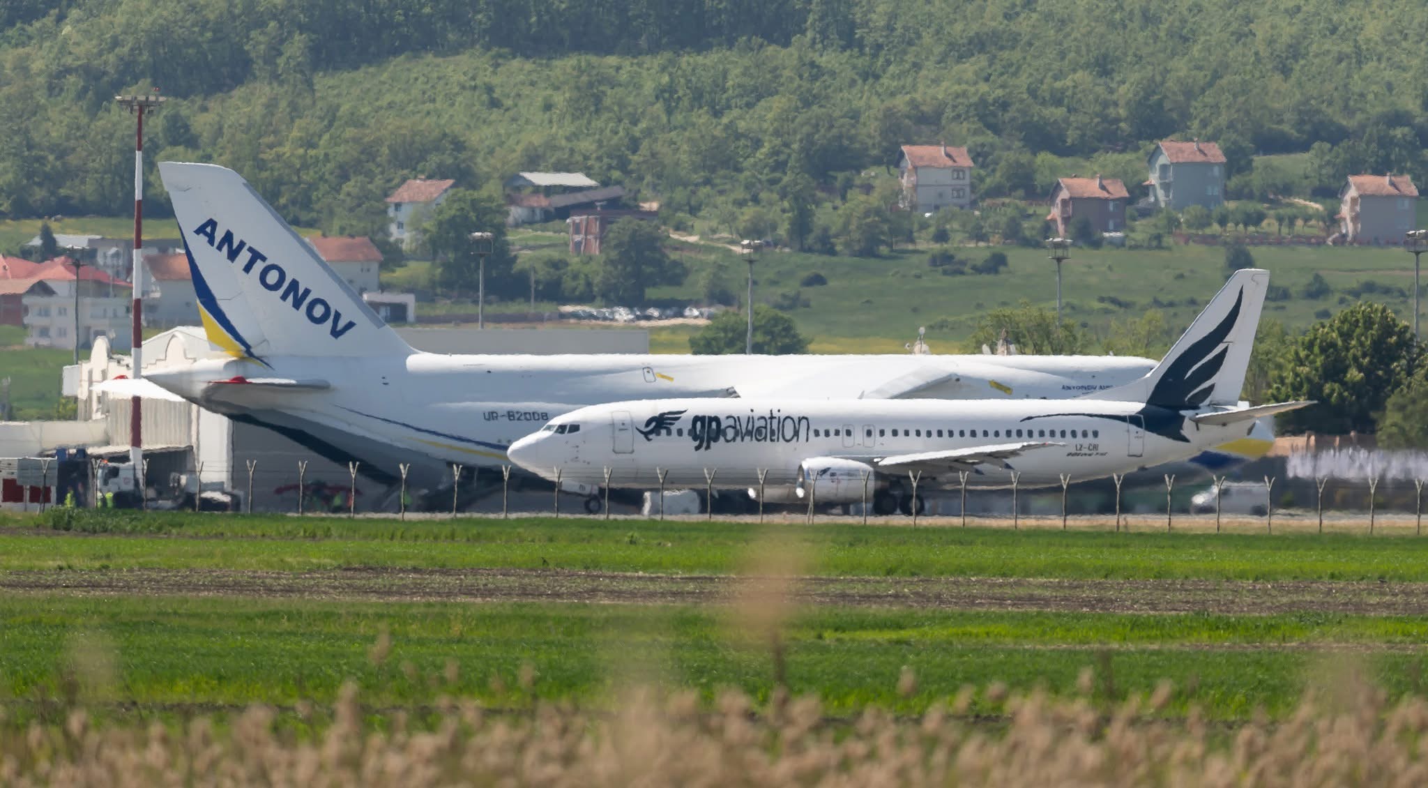 Një nga aeroplanët më të mëdhenj në botë sot ka ateruar në Aeroportin e Prishtinës