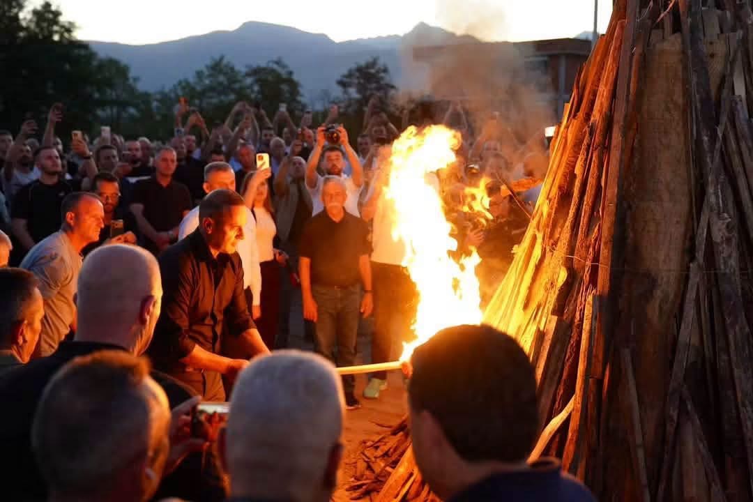 Në Gllogjan ndizet  Zjarri i Lirisë    Dukagjini përcjell mesazhin  Çlirimtarët nuk janë vetëm